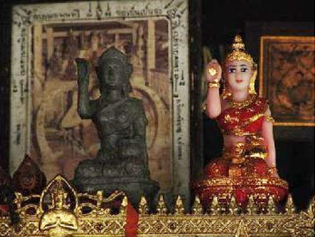 รูปปั้นขุนหญิงกวักทองมา