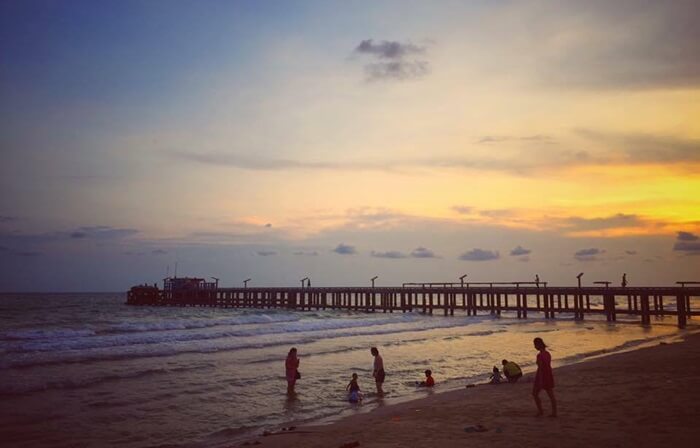 หาดเจ้าสำราญ เพชรบุรี ทะเลน่าเที่ยว