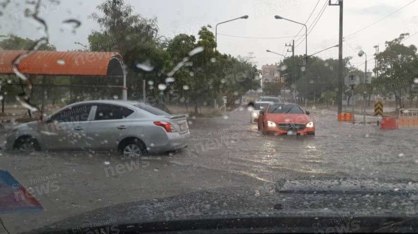 ฝนตกน้ำท่วม