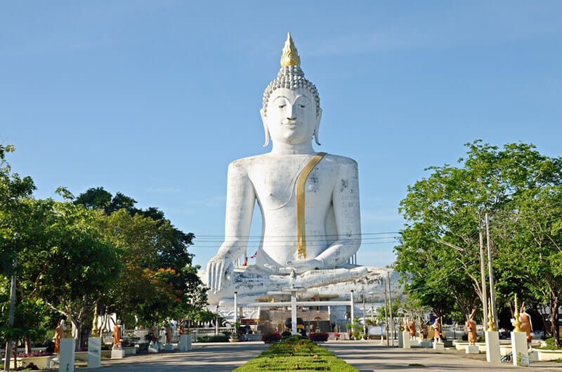 พระพุทธรูปสีขาว